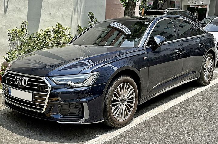 Audi A6 C8, с 2018