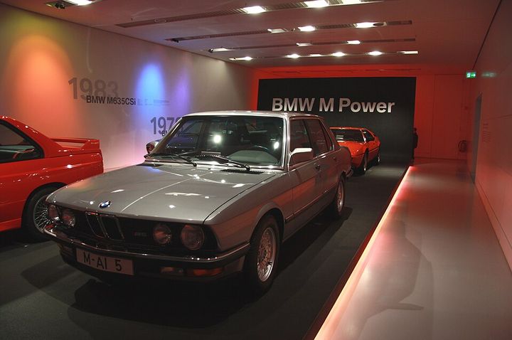 BMW M5 E28, 1985–1988